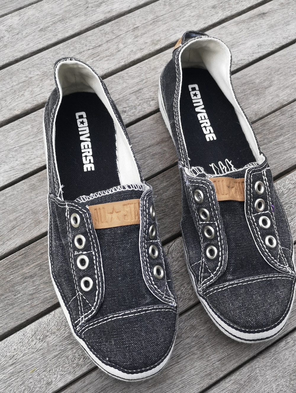 Converse flats